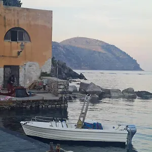 lipari-centro-storico-flat-7-min-from-port.sicilyhotelsitaly.net/